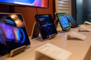 The Evolution of Mobile Operating Systems: A Comprehensive Guide
